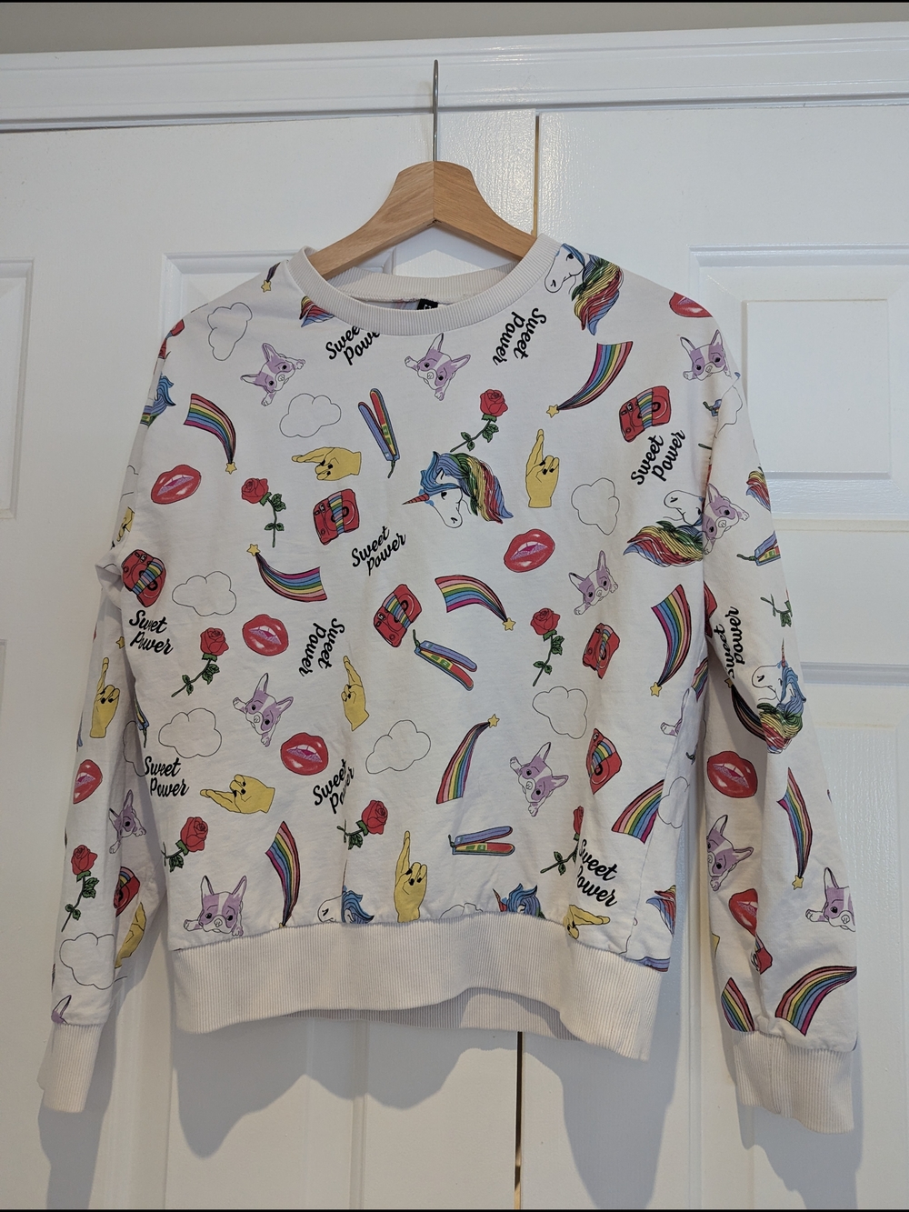 🎉3 For $20 H&M Womens White Graphic Crewneck Sweatshirt Rainbow Unicorn Y2K S/M